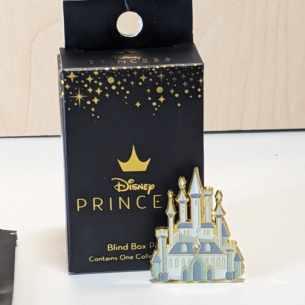 Disney Loungefly Princess Castle Elsa & Anna - Frozen Mystery Blind Box Pin
